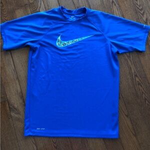 Nike men’s M athletic shirt